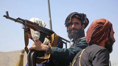 Taliban führten Corona-Impfverbot in erobertem Gebiet ein – Westliche Verschwörung vermutet?