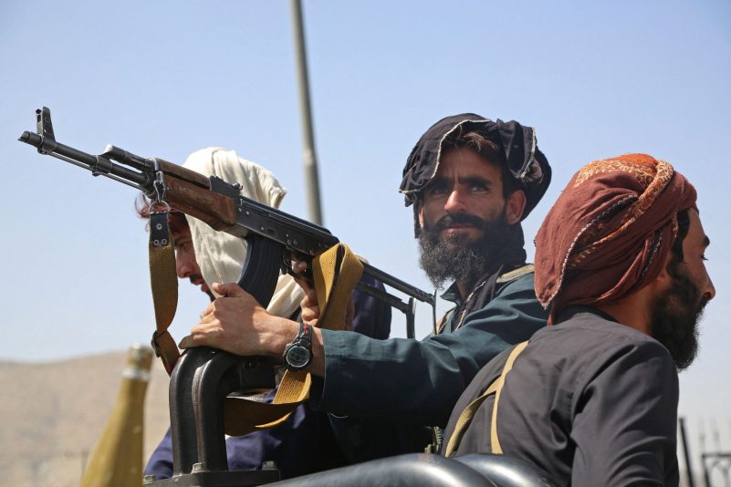 Taliban führten Corona-Impfverbot in erobertem Gebiet ein – Westliche Verschwörung vermutet?