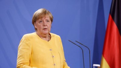 Merkel verteidigt Reaktion der Nato auf Anschläge vom 11. September