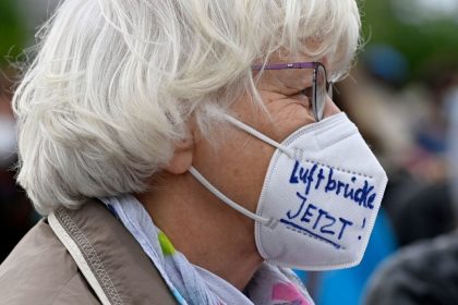 Tausende Schweizer protestieren gegen Corona-Maßnahmen