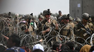 Kabul: Sicherheitslage am Flughafen angespannt – Armee gibt Warnschüsse auf Menschen ab
