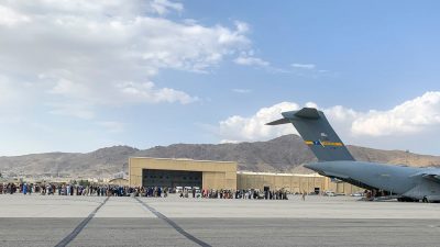 Zukunft des Flughafens von Kabul treibt Taliban und den Westen um