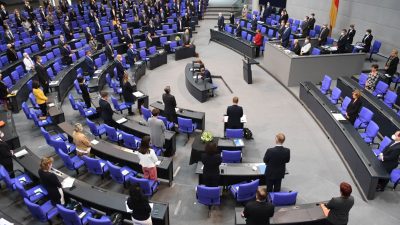 Wegen mehrerer Corona-Varianten: Bundestag stimmt für Verlängerung der „epidemischen Lage“