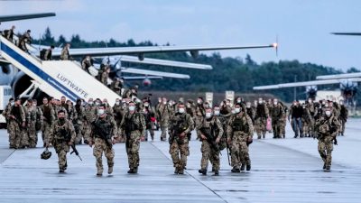 Merkel lobt Einsatz der Bundeswehr in Kabul als „heldenhaft“