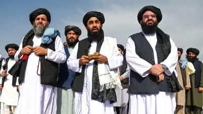 Taliban feiern Truppenabzug mit Salutschüssen – US-Militär lässt Ausrüstung funktionsunfähig zurück