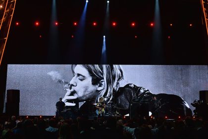 Mann von “Nevermind”-Cover verklagt Nirvana wegen Kinderpornografie