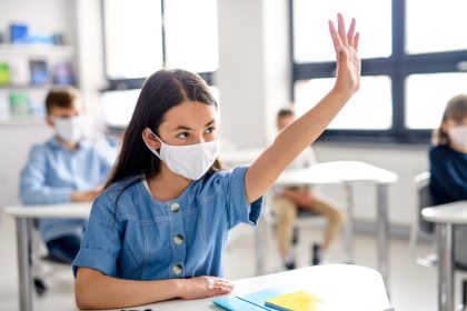 Nach Sommerferien gilt weiter Test- und Maskenpflicht an den Schulen