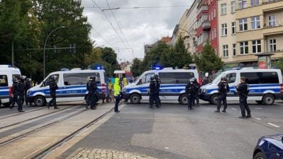 Ausklang auf Potsdamer Platz – die Menschen sind gut gelaunt und guter Dinge