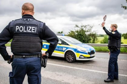 Unbekannte stehlen in Schleswig-Holstein 87 Schafe von Deich