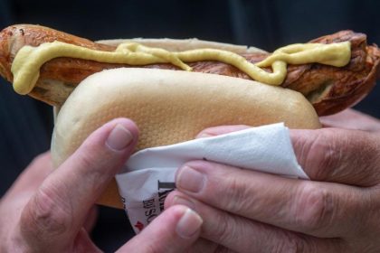 Britischer Krimiautor Martin Walker schwört auf deutsche Bratwurst