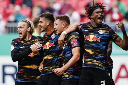 Bundesliga-Quintett zum Auftakt weiter – Bremen ist raus