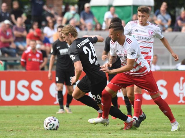 Bundesliga-Quintett zum Auftakt weiter – Bremen ist raus