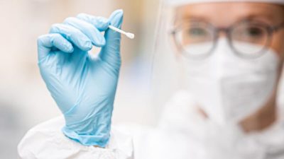 Über 10.000 „Impfdurchbrüche“ – RKI fordert PCR-Tests für Geimpfte mit Symptomen