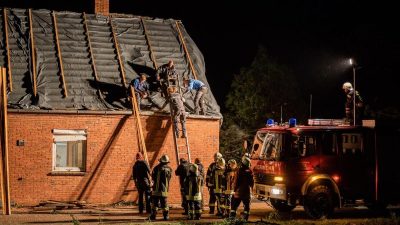 Heftiger Sturm in Ostfriesland beschädigt Häuser