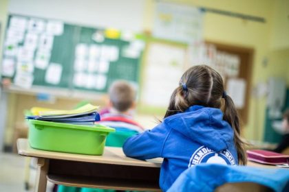 Sitzordnung kann Freundschaften zwischen Kindern schaffen