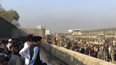USA drücken bei Afghanistan-Evakuierung aufs Tempo – Eskalation in Kabul