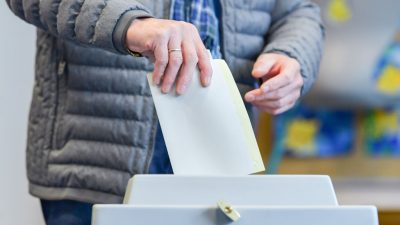 Abgeordnetenhauswahl in Berlin begonnen – Fortsetzung von rot-rot-grün möglich
