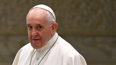 Papst entschuldigt sich bei Indigenen in kanadischen Internaten