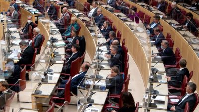 Bayerische Abgeordnete müssen vorläufig im Landtag weiter Maske tragen