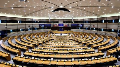 Flugausfälle wegen COVID-Impfung? – Konferenz im EU-Parlament