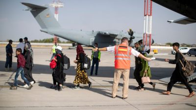 Bundesregierung will Hunderte weitere afghanische Ortskräfte evakuieren