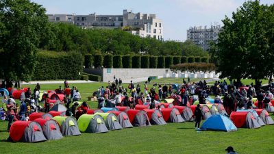 Pariser Behörden räumen Protestcamp von obdachlosen Migranten