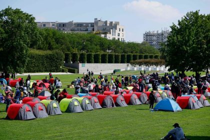 Pariser Behörden räumen Protestcamp von obdachlosen Migranten