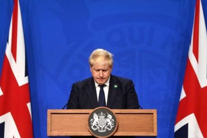 Witze über Corona-Regeln, Weihnachtsfeier im Lockdown – Johnson unter Druck