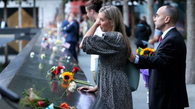 Menschen in den USA und weltweit gedenken der Terroranschläge von 9/11
