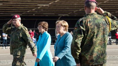 Merkel und Kramp-Karrenbauer würdigen Soldaten der Afghanistan-Evakuierung