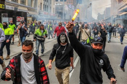 Erneut Proteste gegen Corona-Maßnahmen: Gewaltsame Ausschreitungen in Australien