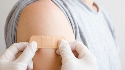 Lauterbach: Beschränkungen für Ungeimpfte kommen – Mediziner warnen vor Corona-Winter