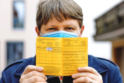 Gericht: Vorlage von gefälschtem Impfausweis in Apotheke ist nicht strafbar