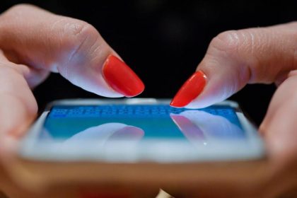 „Kontaktlose Berührungen“: Forscher entsperren und steuern Smartphones