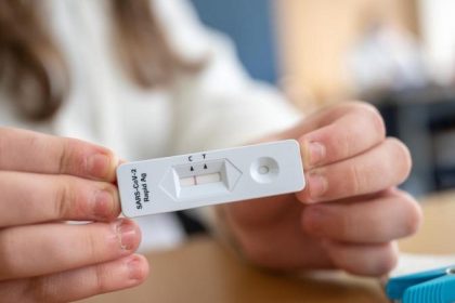 Schüler in Berlin müssen sich weiter auf Corona testen