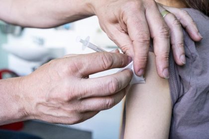 Impfen für Kinder und Jugendliche gefährlicher als Corona?