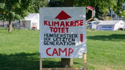Berlin: Zwei Klimaaktivisten kündigen Durststreik an