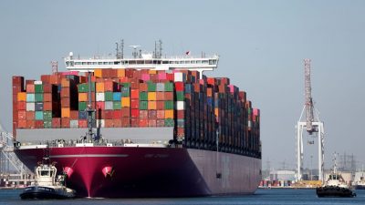 Britische Häfen beklagen Container-Rückstau