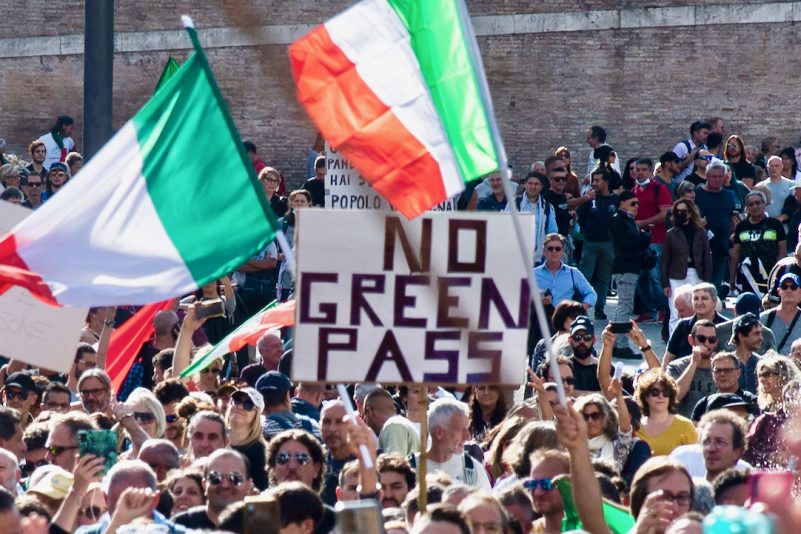 Ohne Impfung, kein Job: Europas Arbeitnehmern drohen harte Maßnahmen