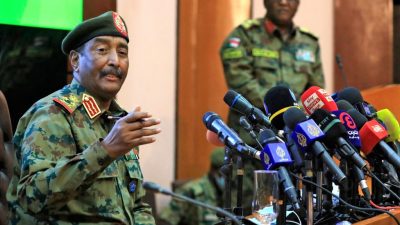 General hält sudanesischen Regierungschef bei sich zu Hause gefangen