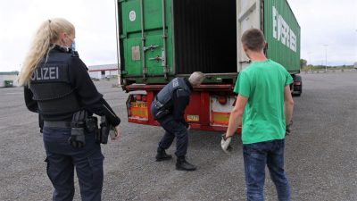 Illegale Schleusung: Zehn Afghanen in einem LKW in Sachsen-Anhalt entdeckt