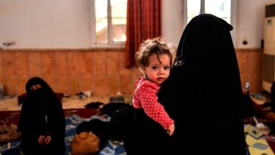 Bund holt acht IS-Anhängerinnen und 23 Kinder nach Deutschland