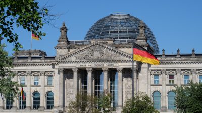 Bundestag schärft Lobbyregister nach