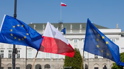 Rechtsstreit mit Polen: EU-Kommission behält erstmals Millionenhilfen ein