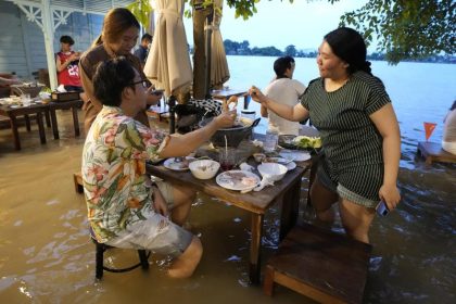 Flut-Lokal in Thailand wird zum Renner