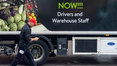 Bessere Löhne: Britische Busfahrer wechseln in Lkw-Branche