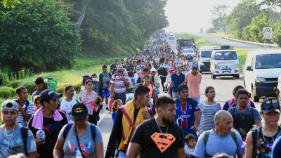Texas verklagt Biden-Regierung erneut: Migrantenwelle zieht Richtung US-Grenze