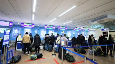 Flughafen Minsk: Ein Rückflug mit Migranten Richtung Irak gestartet