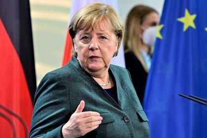 Merkel: Wir brauchen mehr Beschränkungen von Kontakten
