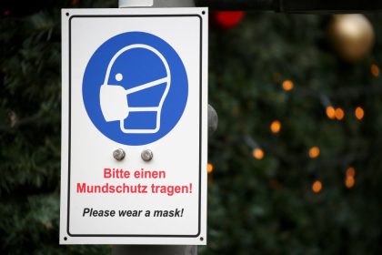 “Kein Grund zur Panik” – Virologe warnt vor überzogenen Maßnahmen wegen Omikron